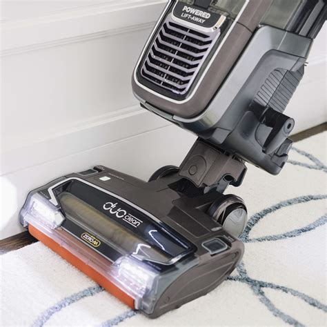 The Shark APEX UpLight vacuum delivers powerful upright vacuum suction and ultra-light stick vacuum versatility. Combines Shark's best cleaning technologies, DuoClean and a self-cleaning brushroll, plus Shark's lightest Lift-Away pod with an extendable built-in hose for powerful cleaning above the floor.